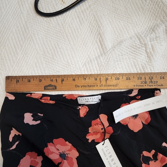 NWT Flynn Skye Black Coral Pink Floral Pants 100% Rayon Size Small - Picture 5 of 9